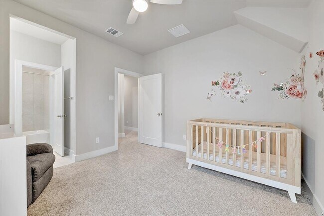 Building Photo - 317 Rock Knl St