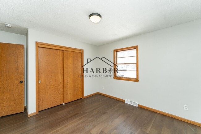 Building Photo - Recently Renovated 5 Bedroom Home! *1/2 OFF FIRST MONTH OF RENT*