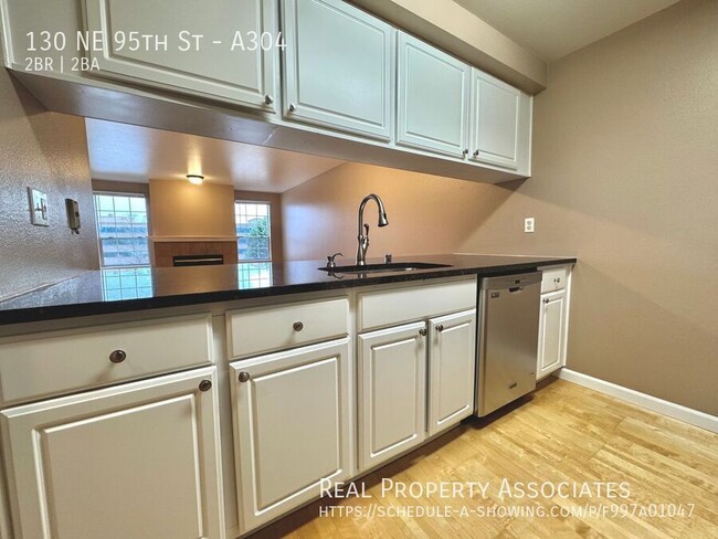 Building Photo - 2 BR/2 Bath Condo Maple Leaf Neighborhood-...