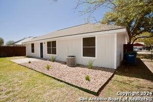 Building Photo - 927 Lipan Dr