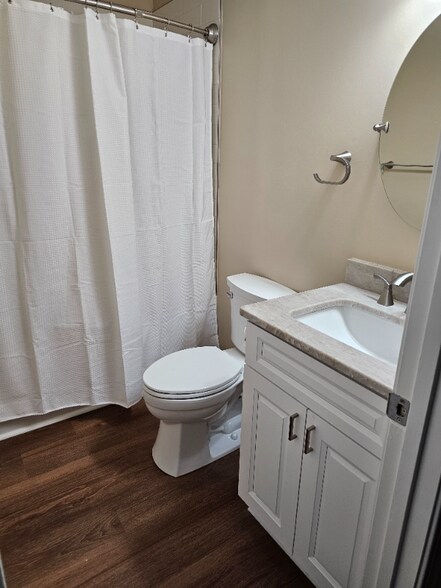 Building Photo - 218 Woodhaven Ct