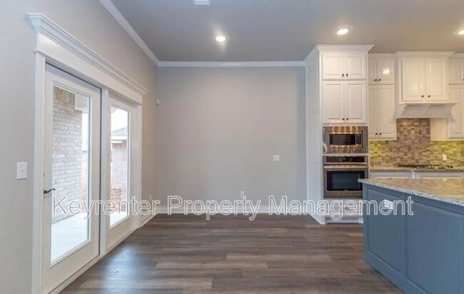 Building Photo - 1017 NE 34th Terr