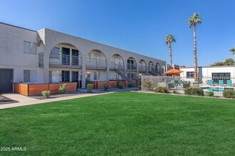 Building Photo - 10860 N 85th Ave