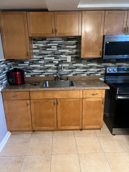 Building Photo - 8468 Imperial Dr