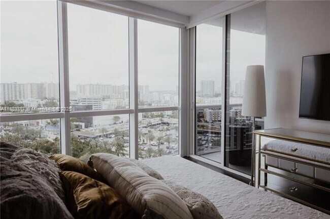 Building Photo - 18201 Collins Ave