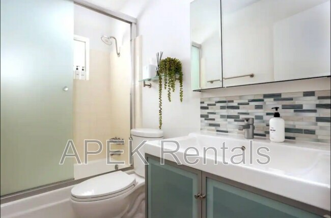 Building Photo - 547 N Sunrise Way