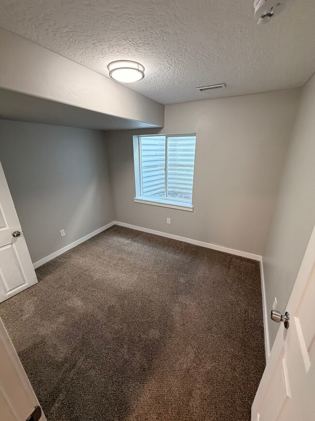 Building Photo - 4459 Pine Hollow Dr