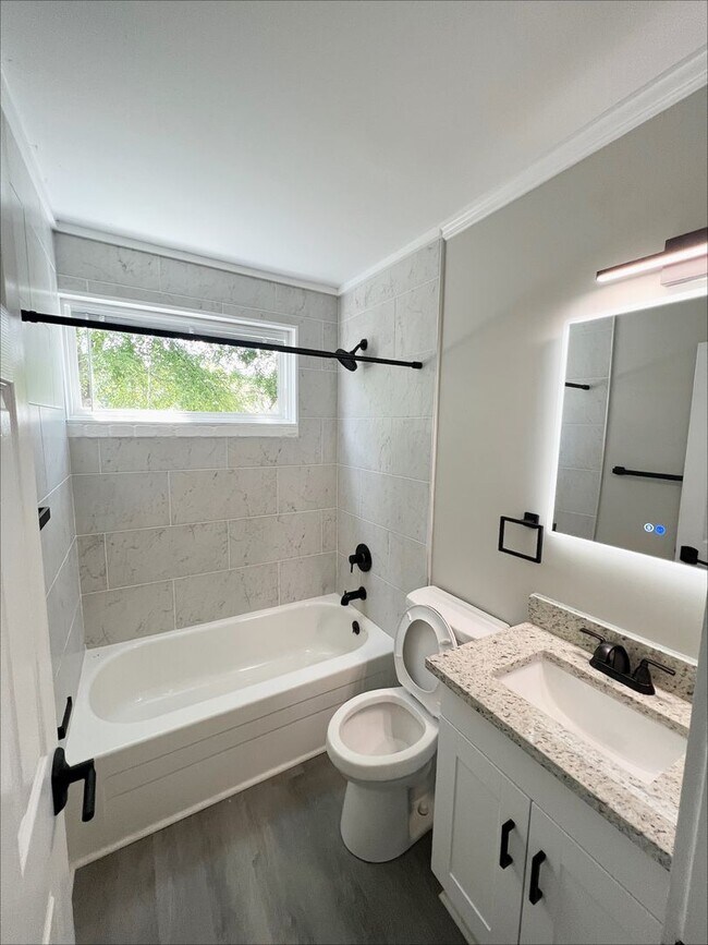 Building Photo - Holiday Special - Dont miss out Call and get it!