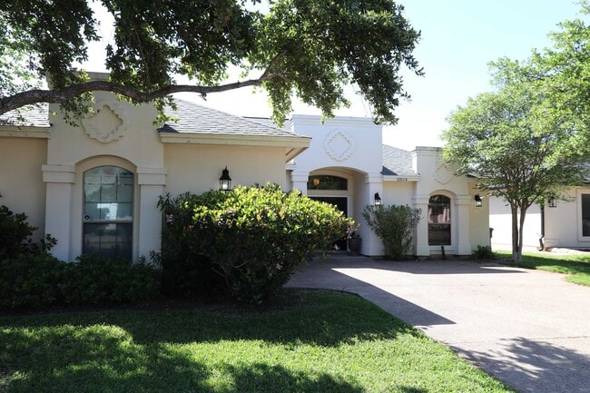 Building Photo - 10514 Winrock Dr