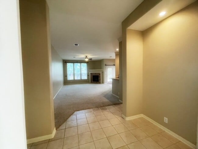 Building Photo - Fall in love with this Absolutely Beautiful 1 Story home in The Heights Of Stone Oak