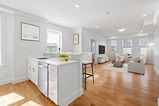 Primary Photo - 406 Columbia St