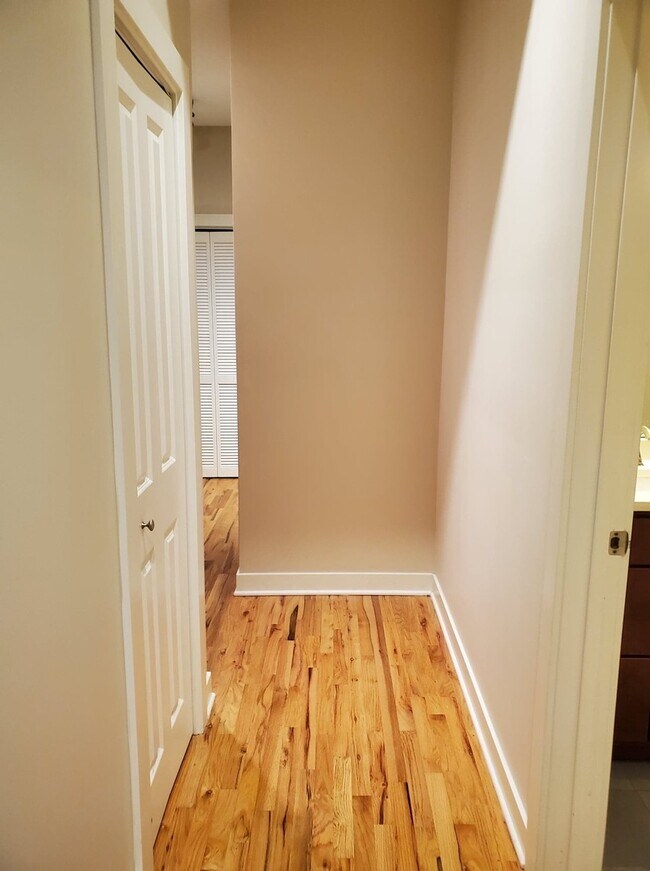 Building Photo - 3609.5 N Lakewood Ave