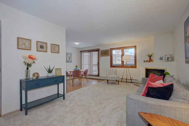 Building Photo - 4350 Trenton Ln N