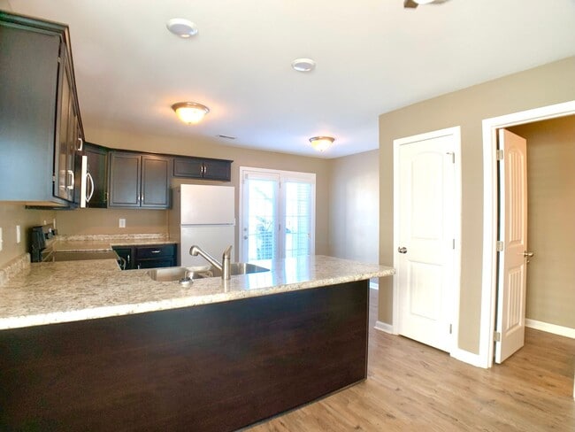 Building Photo - 216 Alexander Blvd