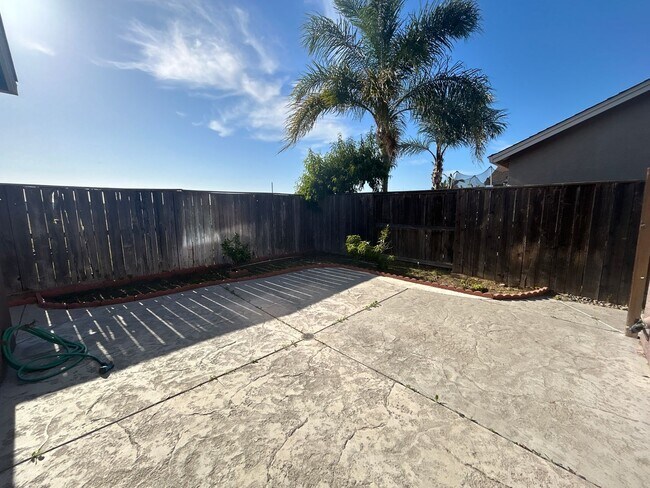 Building Photo - Nice home in North Turlock!