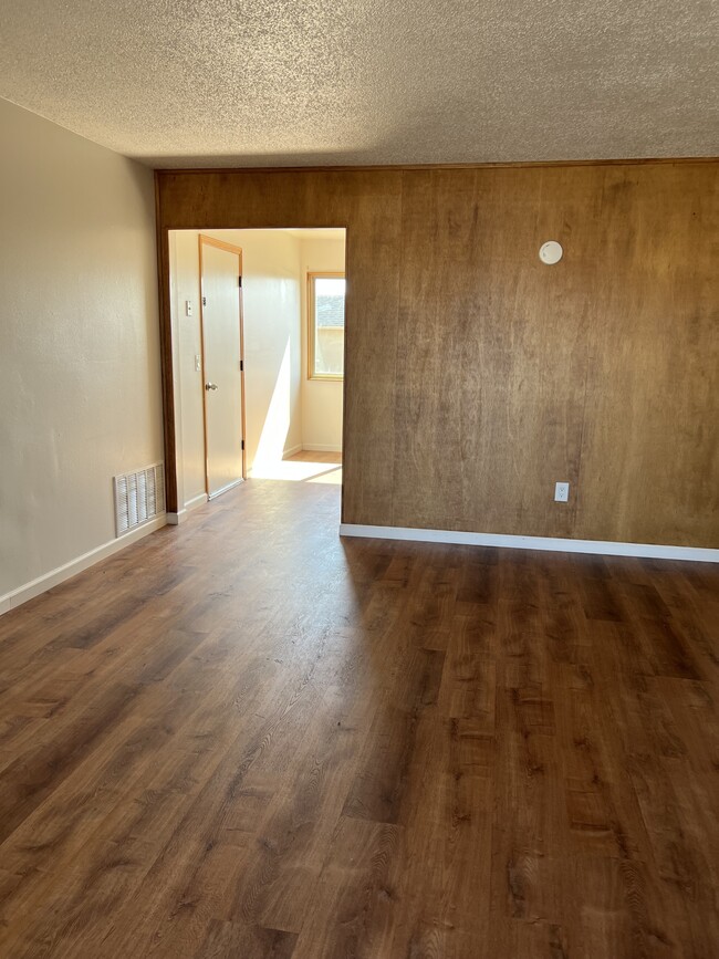 Building Photo - 476 Reindollar Ave
