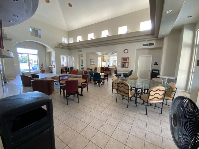 Building Photo - 2 Bed, 2 Bath, Condo with Pools, Fitness Center & Balcony located in Las Vegas, Nevada.
