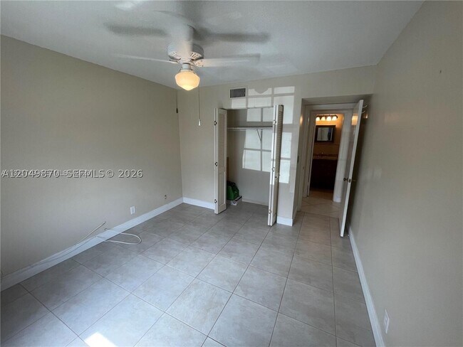 Building Photo - 110 Cypress Club Dr