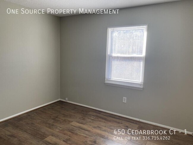 Building Photo - 450 Cedarbrook Ct