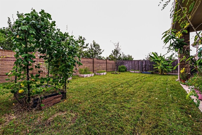 Building Photo - 19619 Lake Bosque Dr