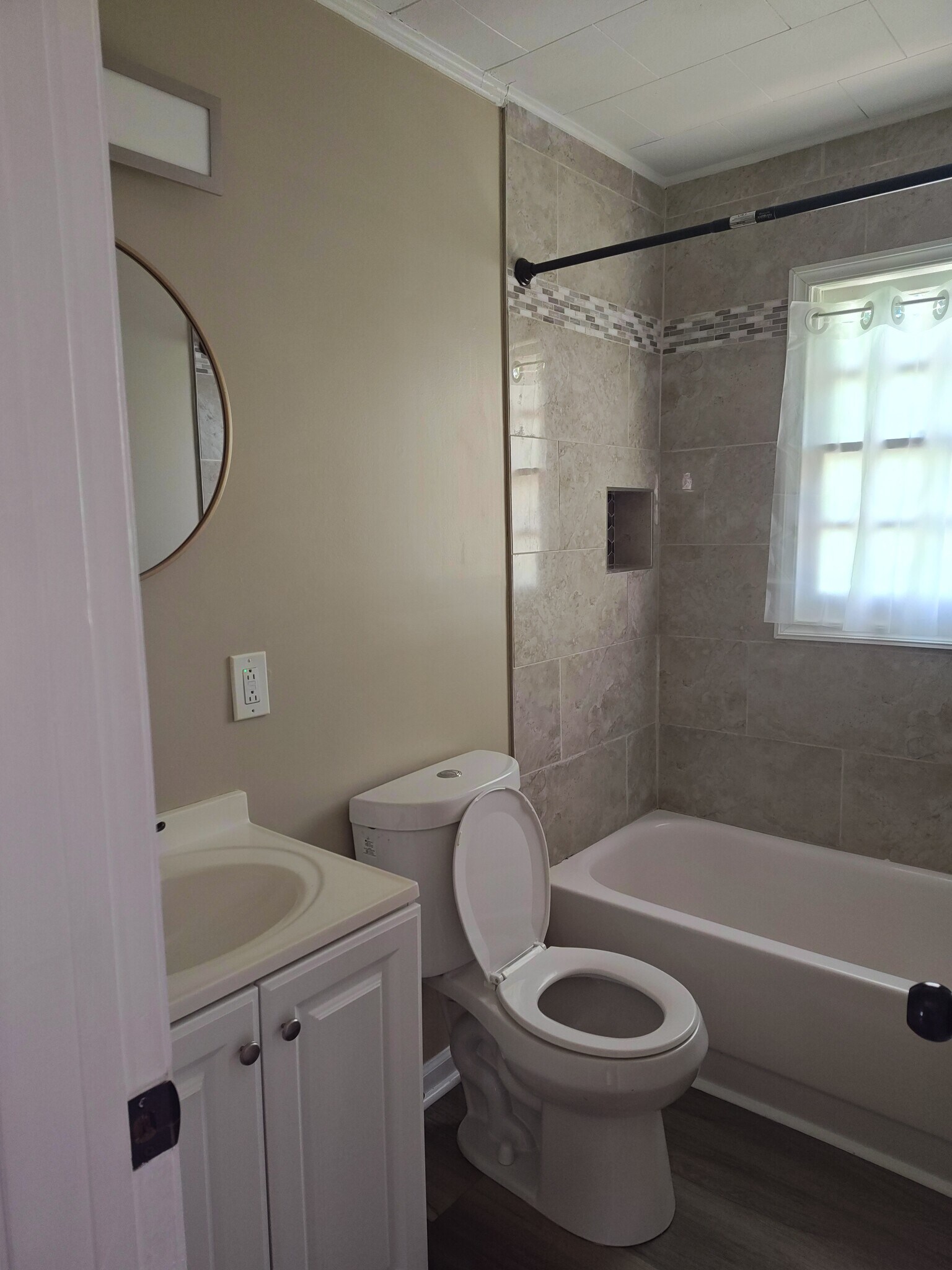 Building Photo - 101 Blue Ln