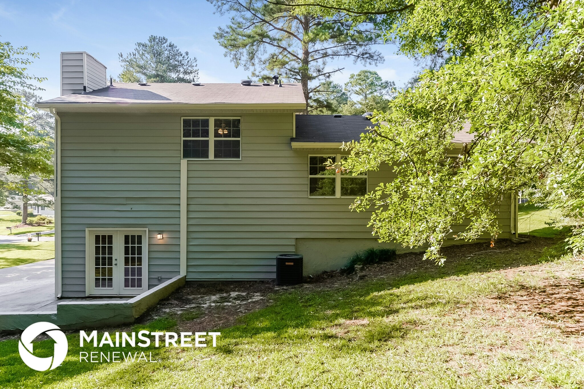 Building Photo - 3080 Chippewa Dr