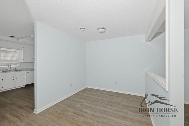 Building Photo - 126 Greenwood Dr