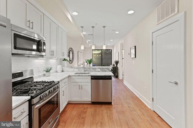 Building Photo - 2140 Wisconsin Ave NW