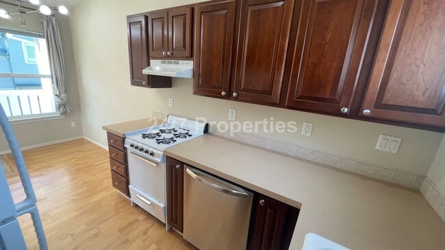 Building Photo - Cozy and Modern 1 BD | 1 BA w/ Amenities -...