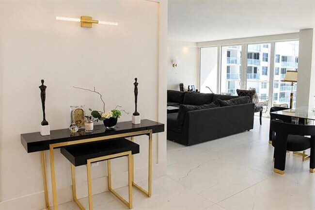 Building Photo - 4300 N Ocean Blvd