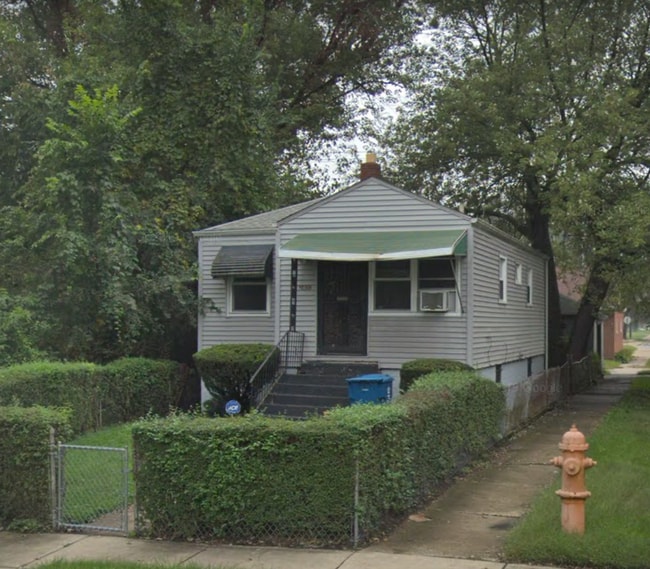 Building Photo - 2400 Johnson St
