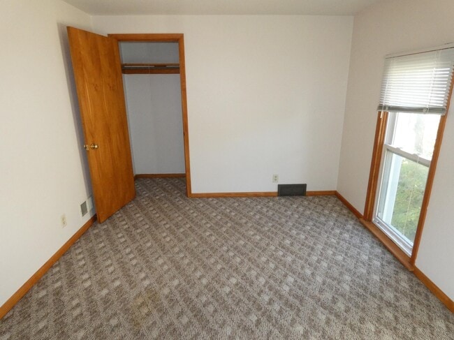 Building Photo - 137 N Wacouta Ave