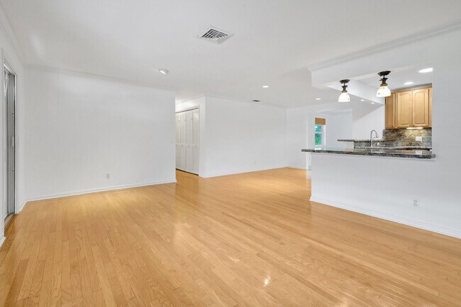Building Photo - 368 Beacon St