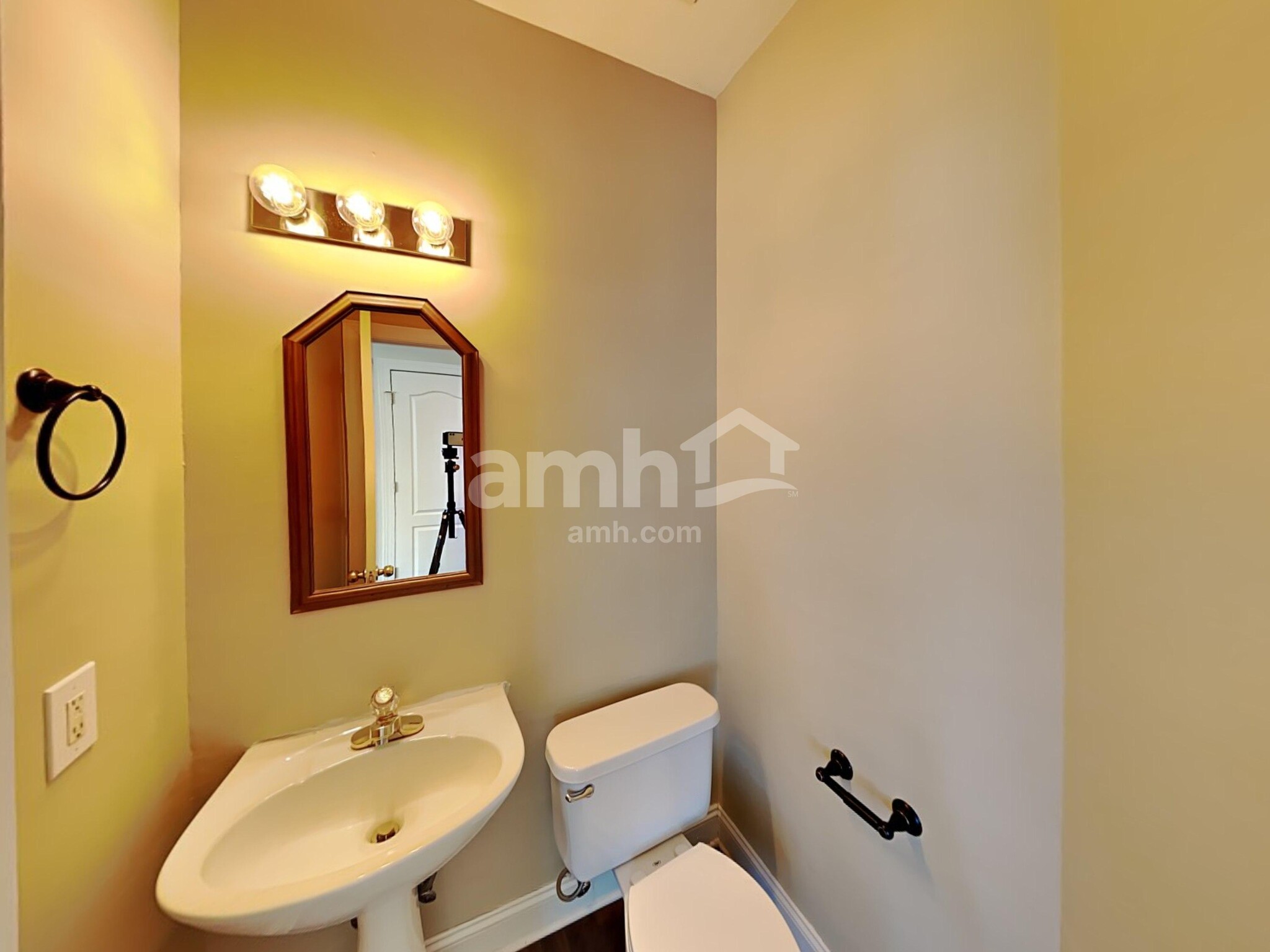 Building Photo - 6728 Autumn Oaks Dr