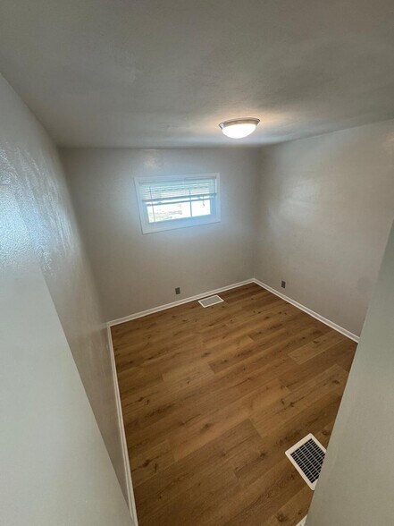 Building Photo - 507 Maplewood Dr