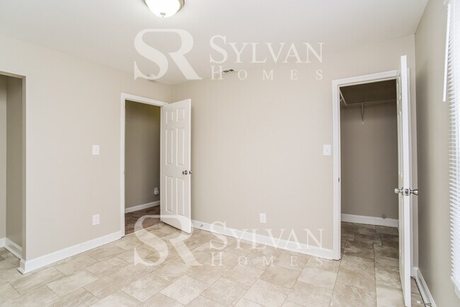 Building Photo - Enjoy living the good life in this 3 bedroom, 2 bathroom home