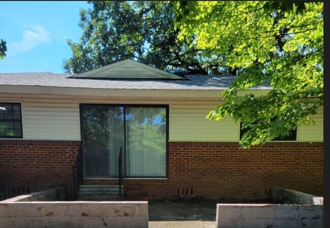 Building Photo - BELOW MARKET RENT!