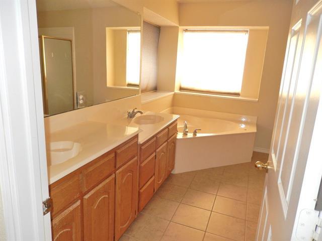 Building Photo - 2717 Creek Valley Dr