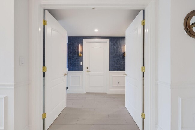 Building Photo - 200 E Palmetto Park Rd