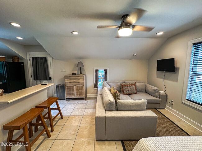 Building Photo - 6 Carolina Village Cir