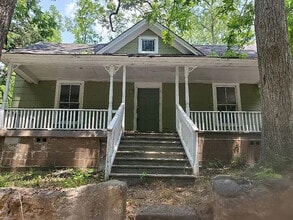 Building Photo - 2 Bedroom 1 Bathroom