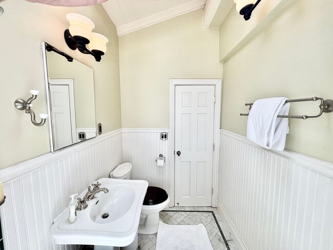 Building Photo - 1205O | Spanish Beach Bungalow Retreat | M...