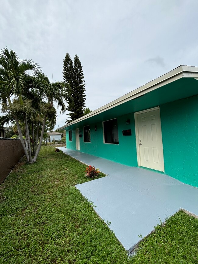 Building Photo - 156 W 14th St