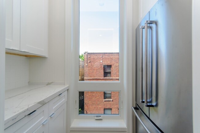 Building Photo - 2812 N Mildred Ave