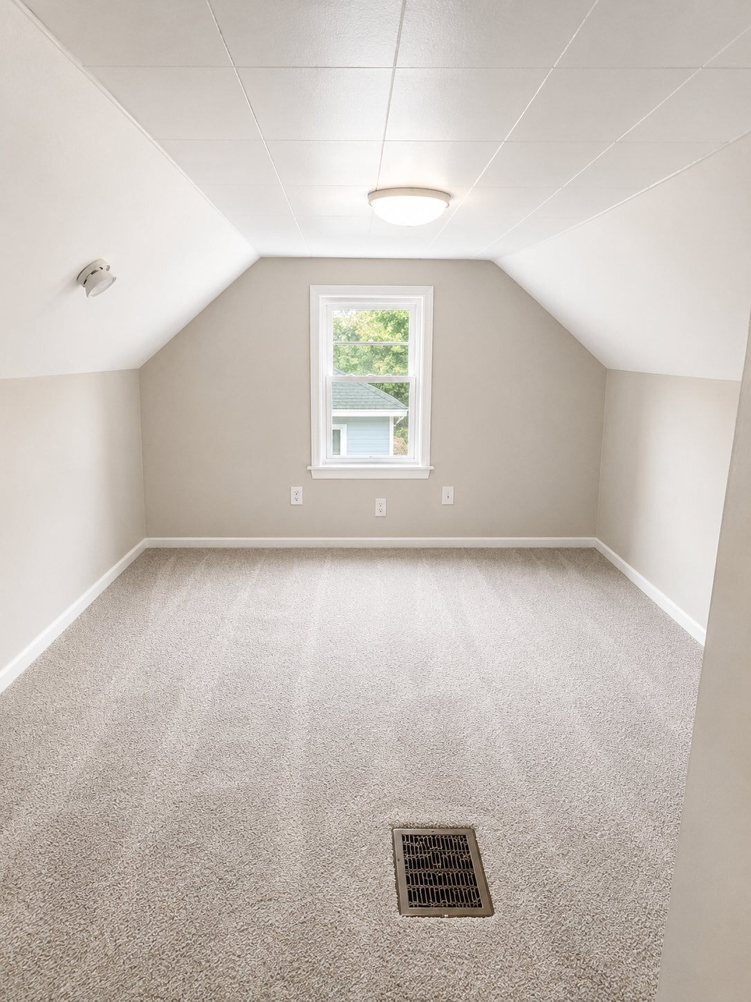 Building Photo - 1568 Parker Dr
