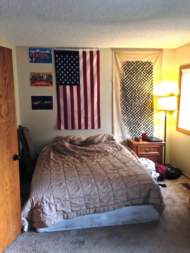 Building Photo - PRE-LEASE: 4 Bedroom 3.5 Bathroom Townhouse In Gold Run.  Walk To Campus!