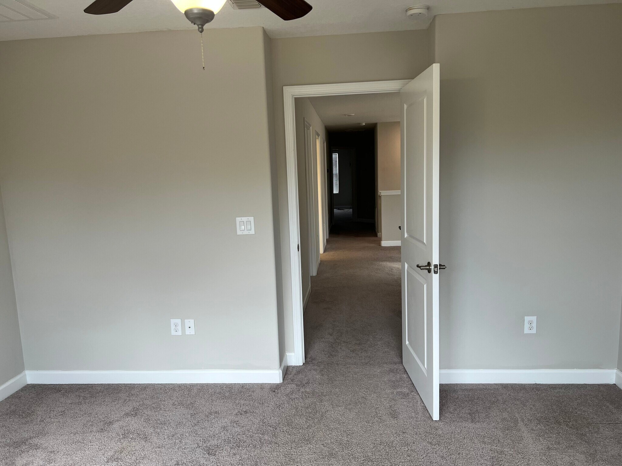 Building Photo - 923 Terra Vista St