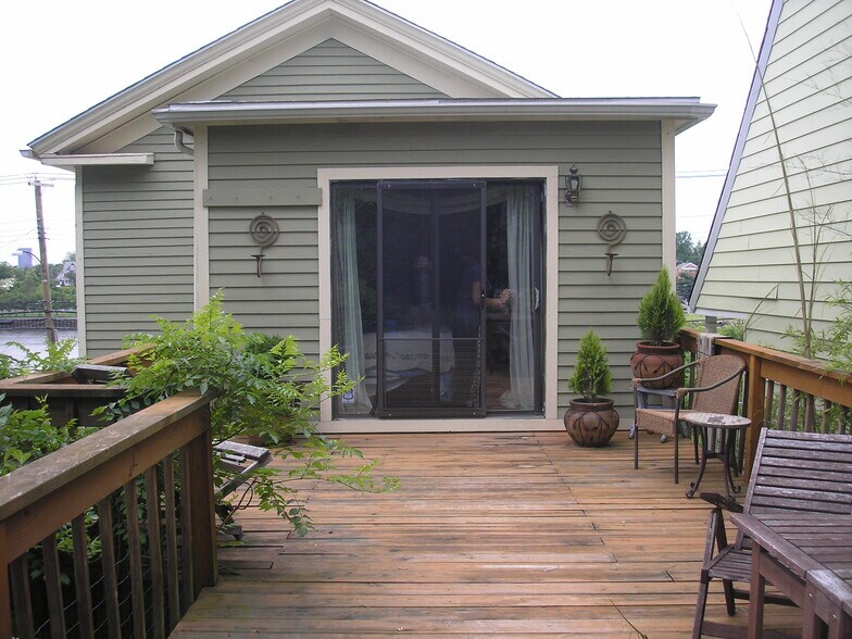 Building Photo - 529 Quinnipiac Ave