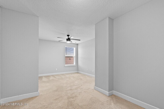 Building Photo - 213 Foxcross Ave