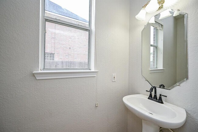 Building Photo - 22511 Bridgehaven Dr